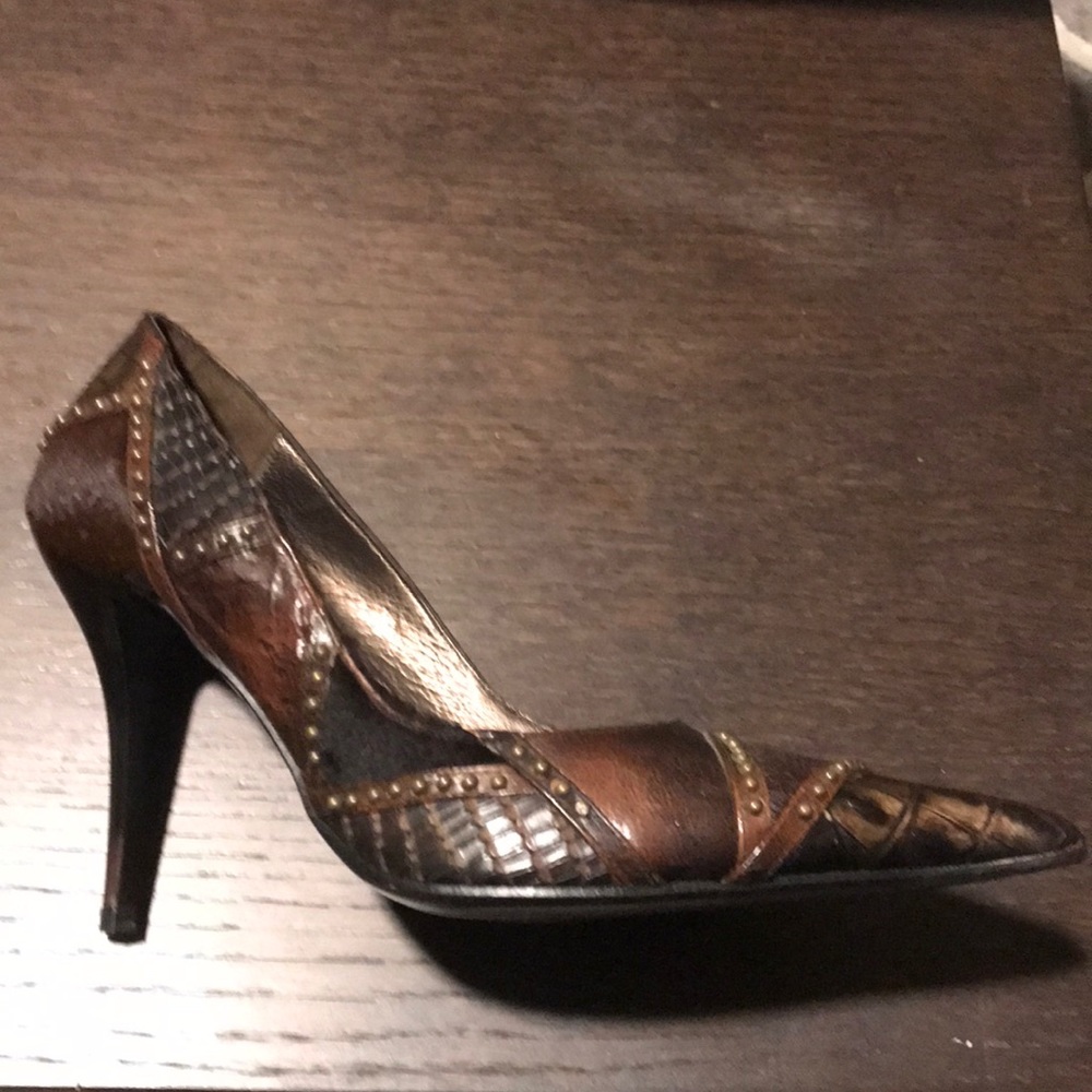 Shoes - Picture 8 of 9